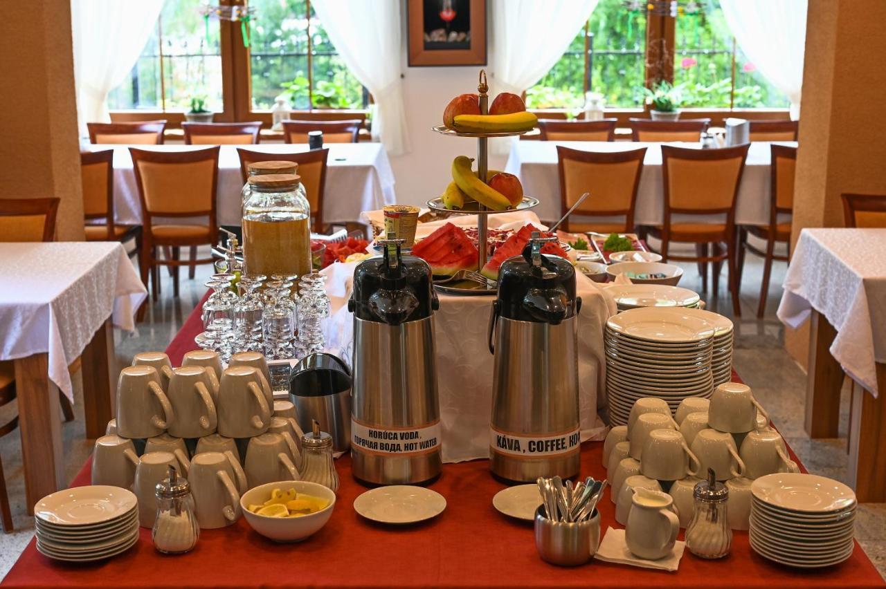 Hotel Adria Újtölgyes Kültér fotó