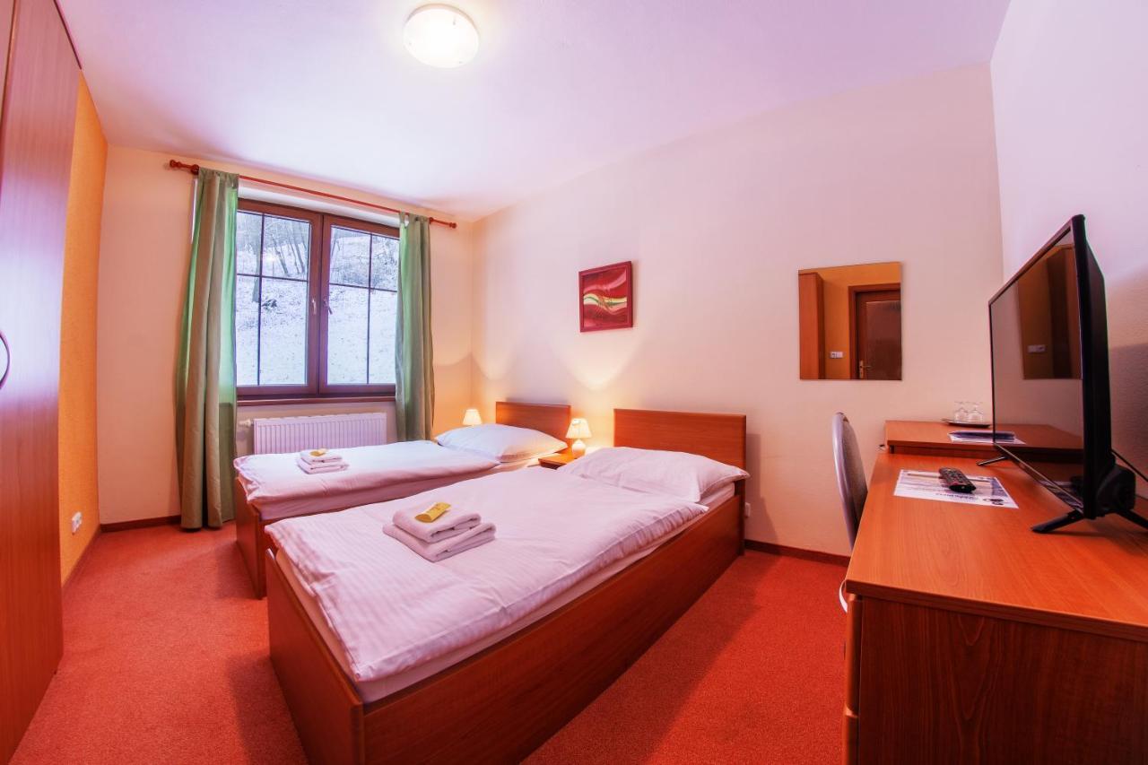 Hotel Adria Újtölgyes Kültér fotó