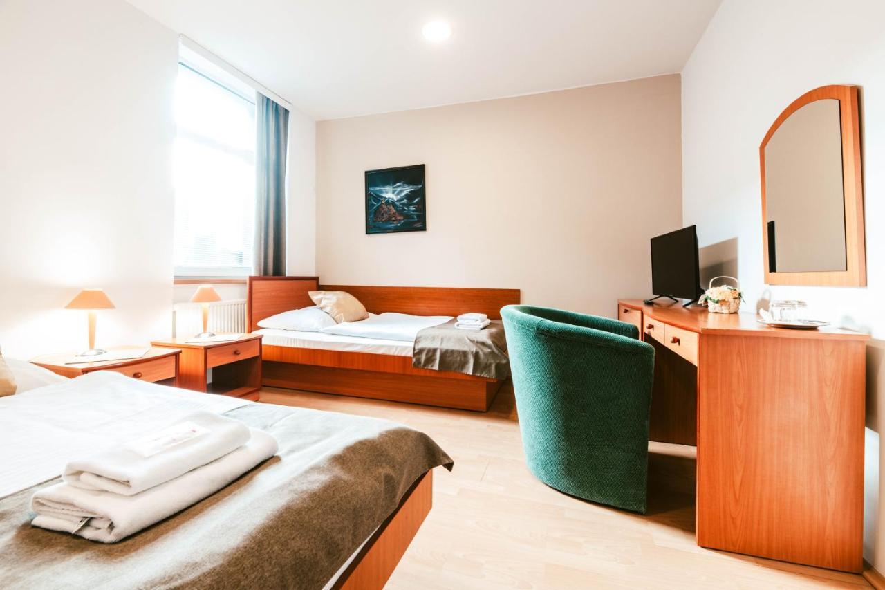 Hotel Adria Újtölgyes Kültér fotó