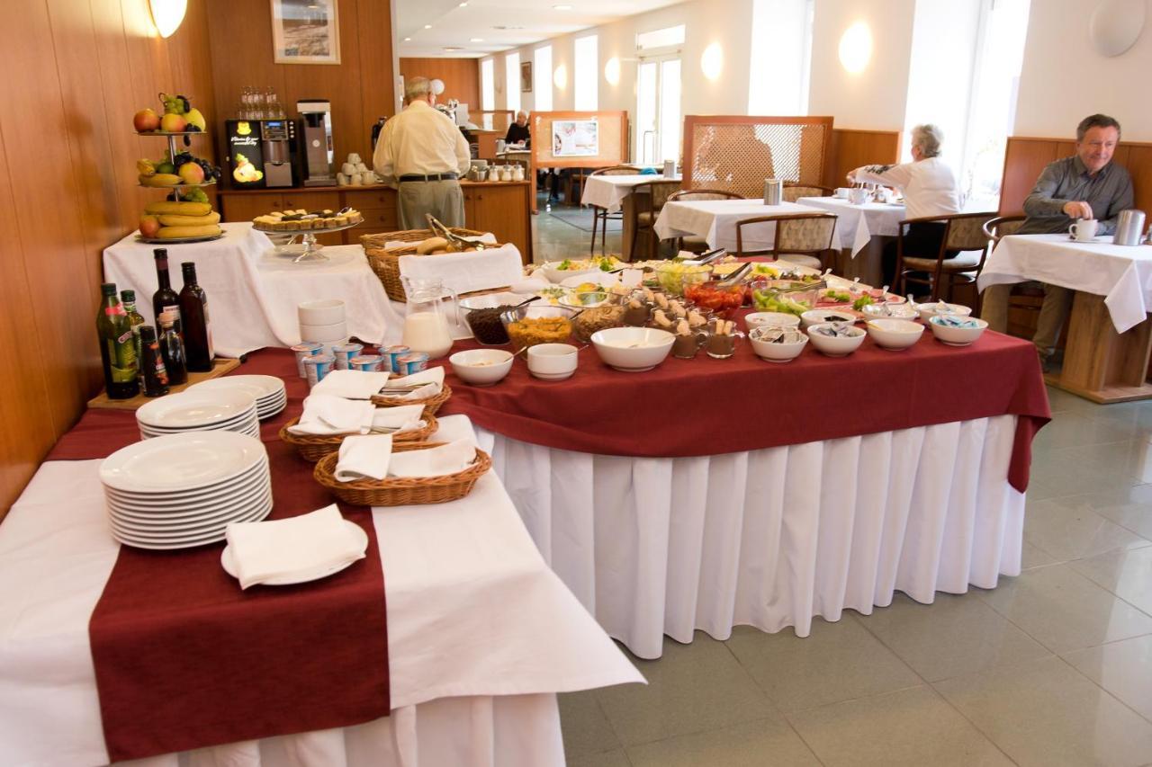 Hotel Adria Újtölgyes Kültér fotó